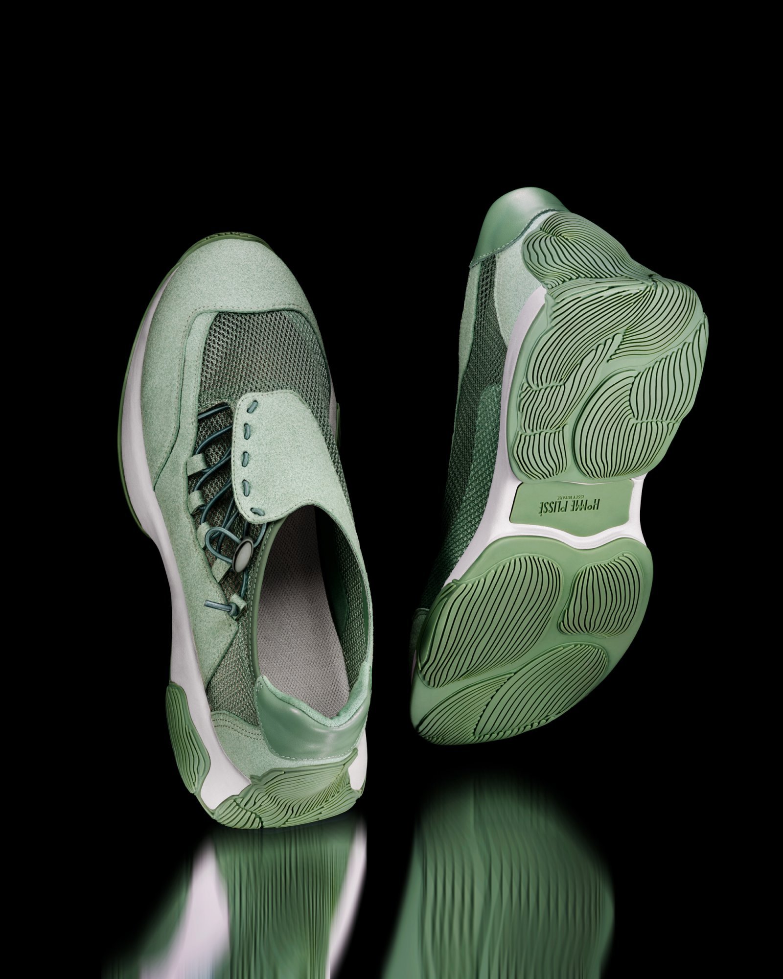 HOMME PLISSÉ ISSEY MIYAKE_BREEZE_05.jpg