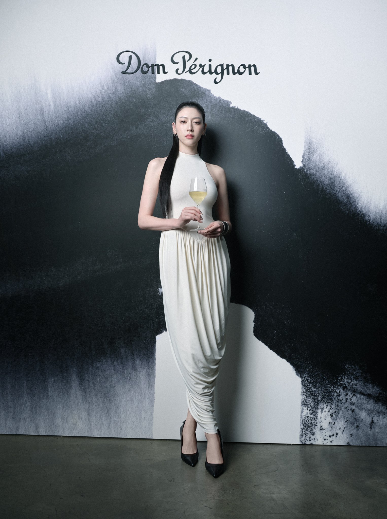 三吉彩花1.jpg