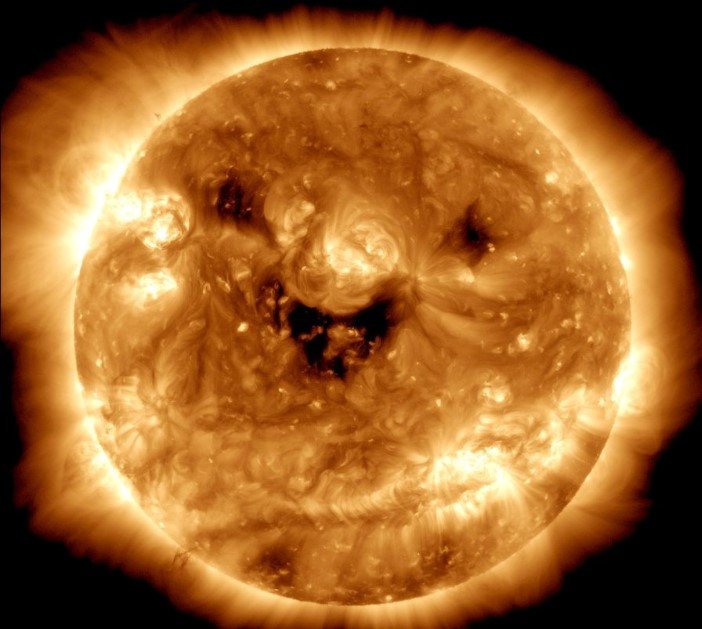 にっこり笑う太陽 Nasaの観測衛星が捉える 一見フレンドリーだが Pen Online