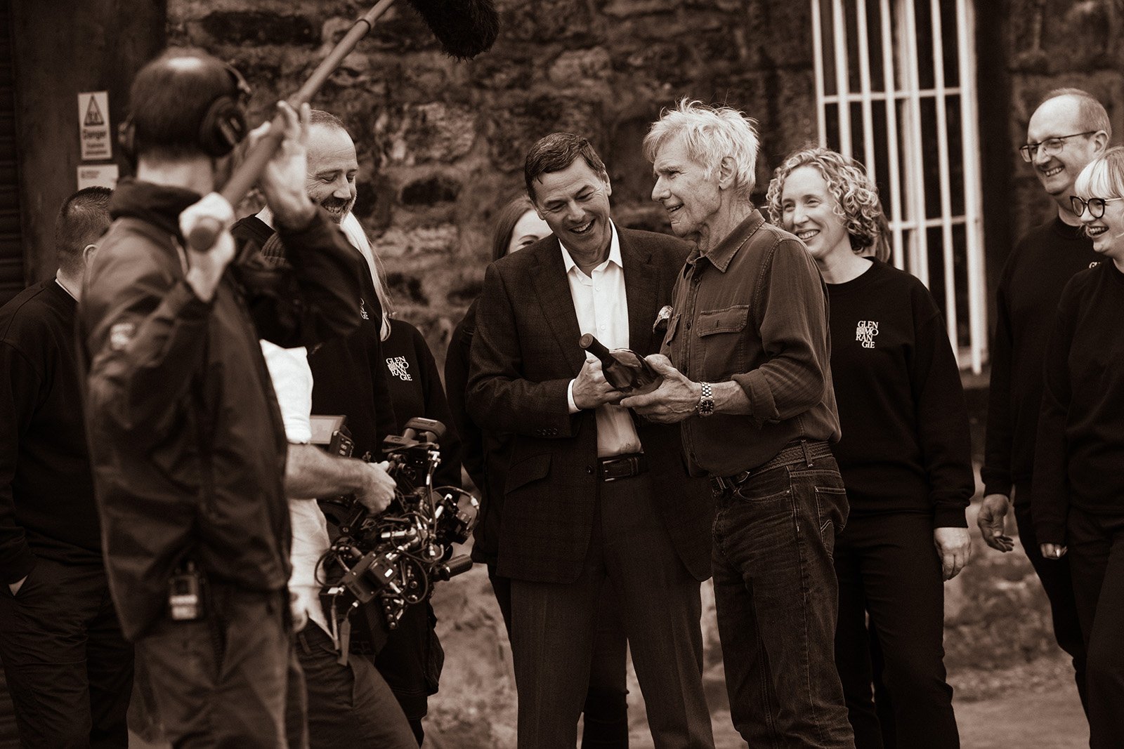 5_Glenmorangie-Once Upon a Time in Scotland-BTS-Harrison Ford accepting a gift of Glenmorangie whisky from Dr Bill Lumsden and Distillery team-BW-22-AtibaJefferson.jpg