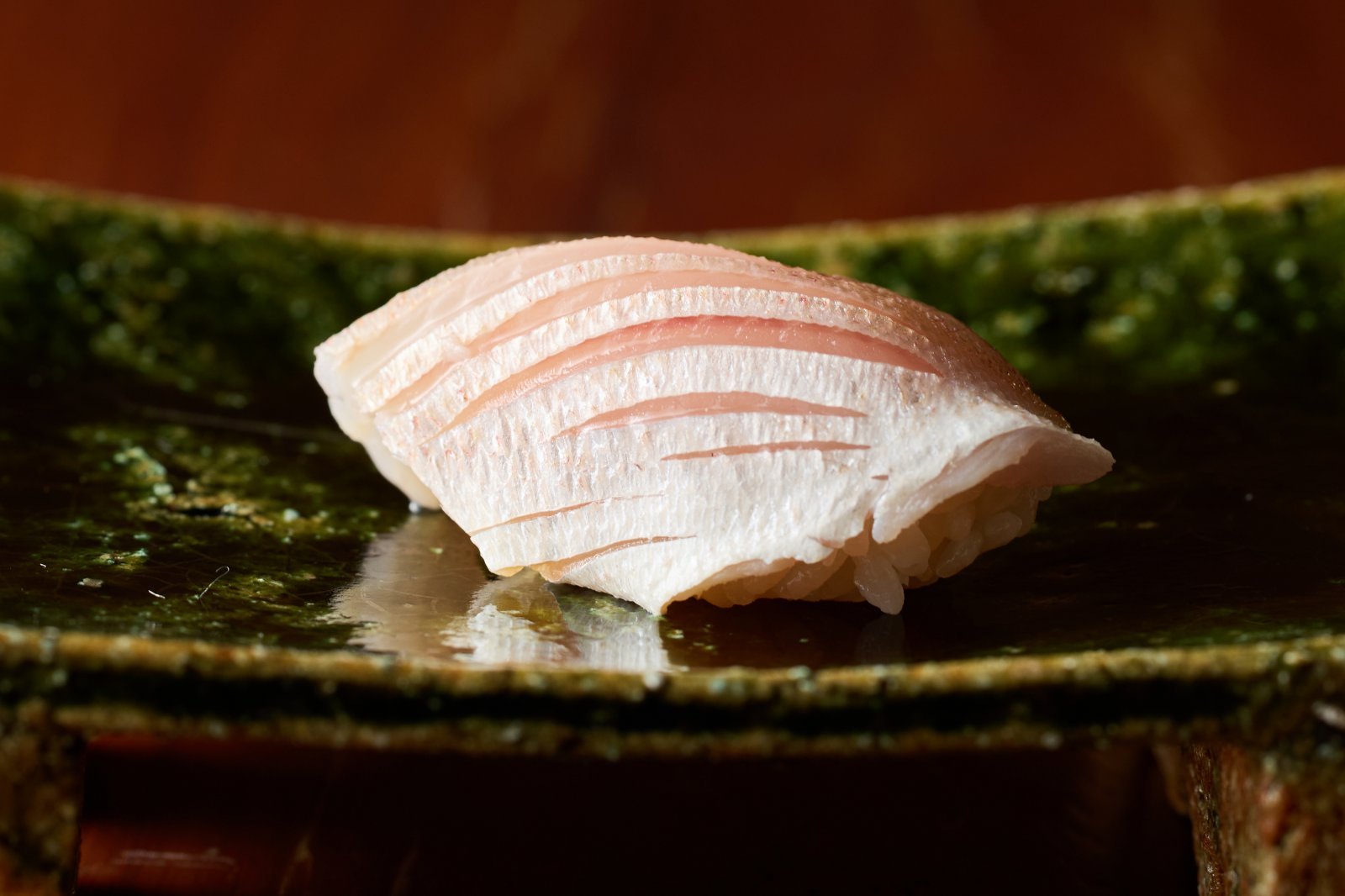 元麻布 ささ野 握り ー 真鯛.jpg