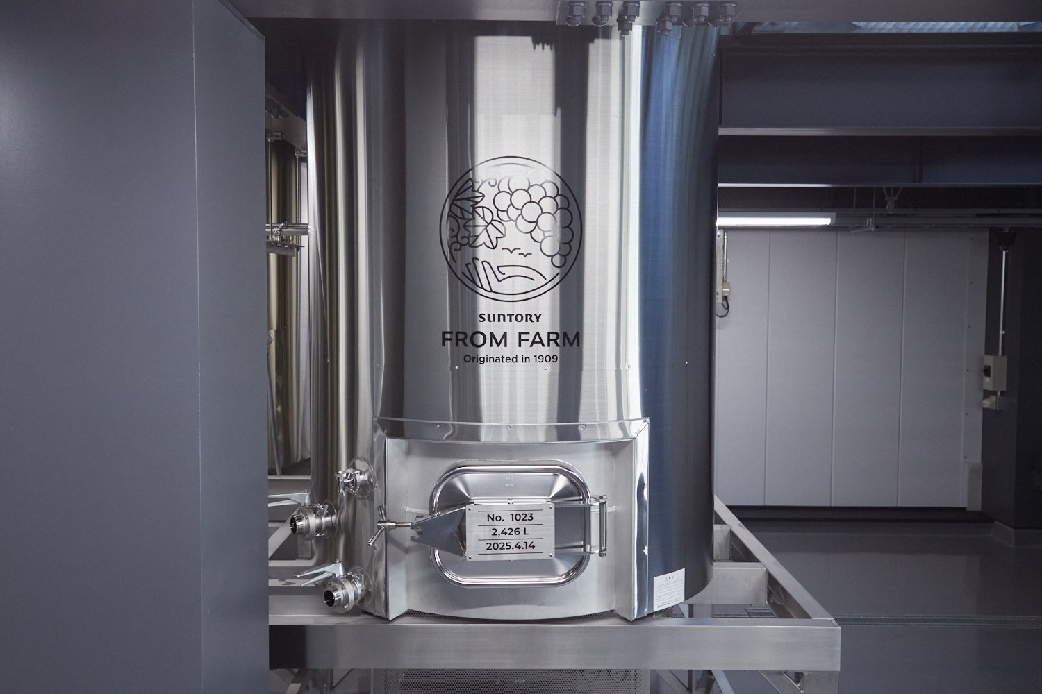 醸造棟_2Fタンク.jpg
