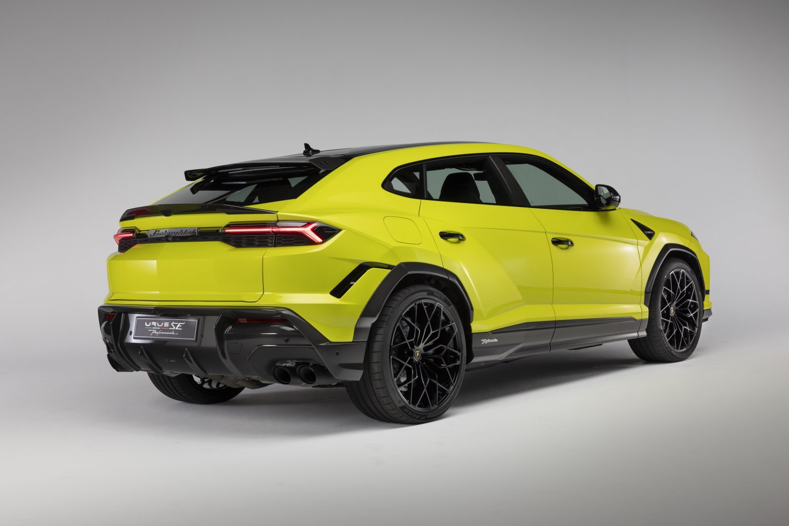 ランボルギーニ SUV「ウルスSE ペルフォルマンテ」