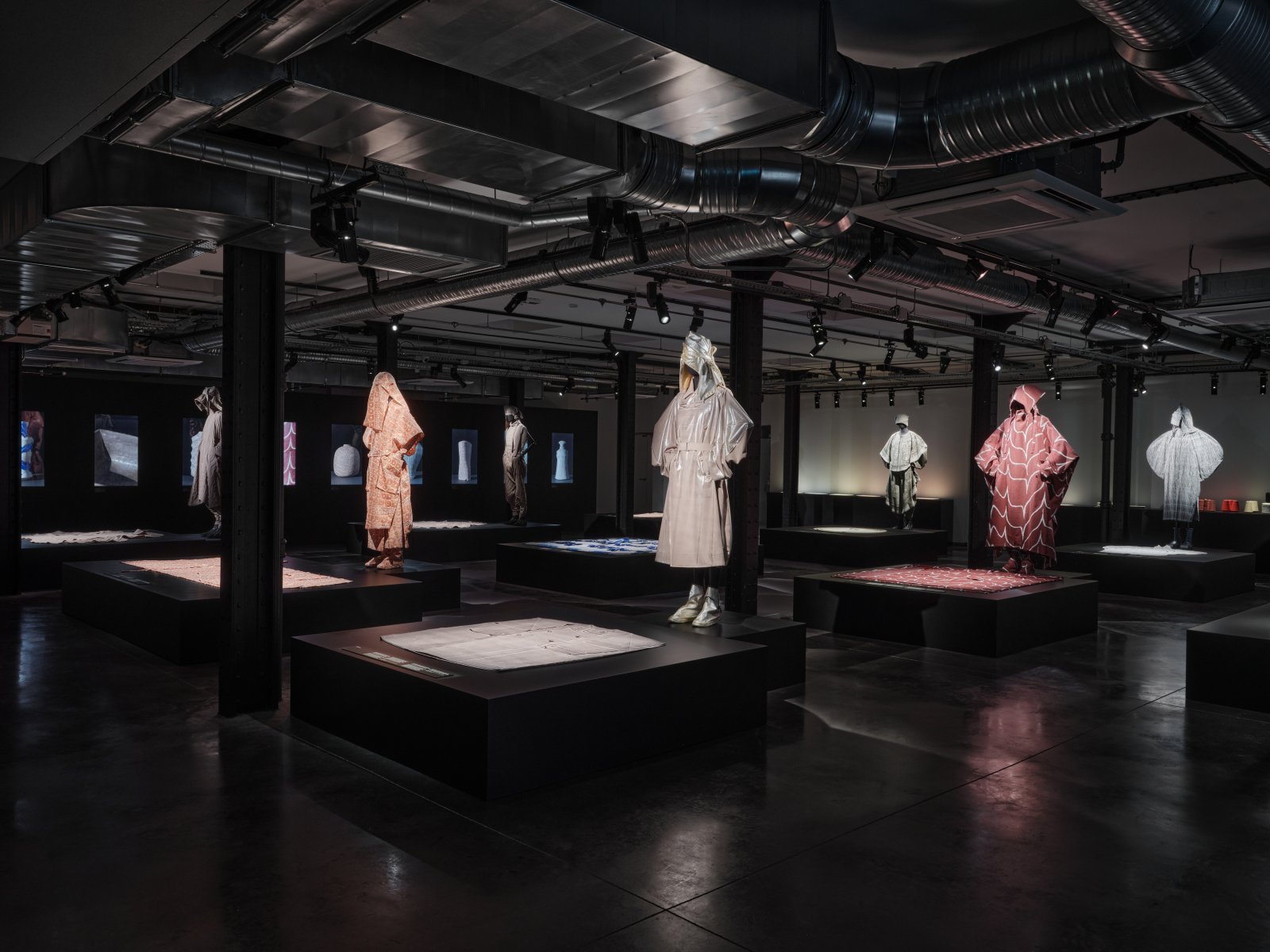 Cover image_IM MEN_SS26_DANCING TEXTURE Exhibition.jpg