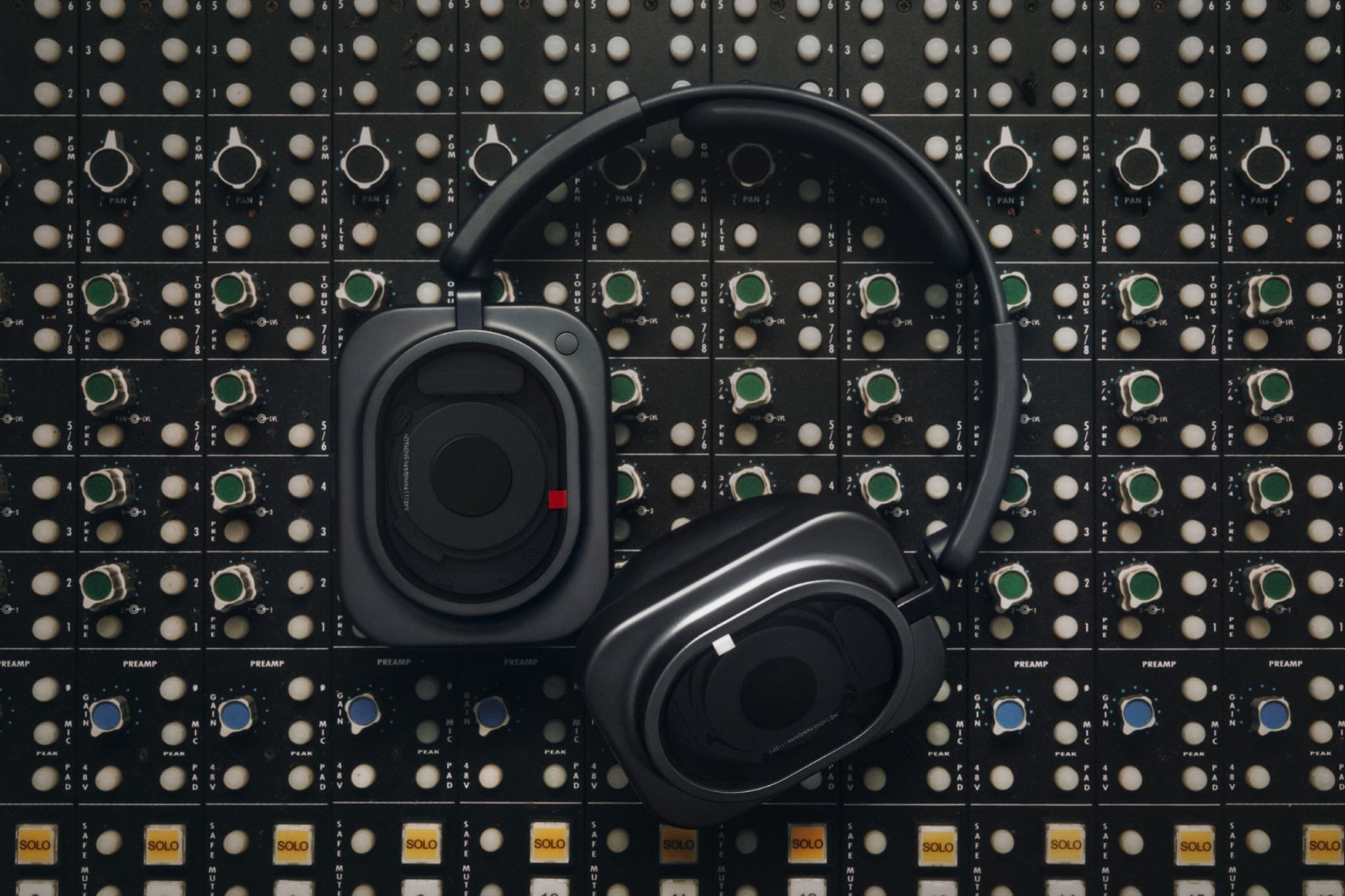 Headphone (1) Pro x Metropolis_campaign.jpg
