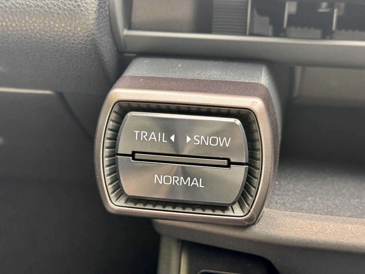 TOYOTA_SUV_RAV4_Adventure_5