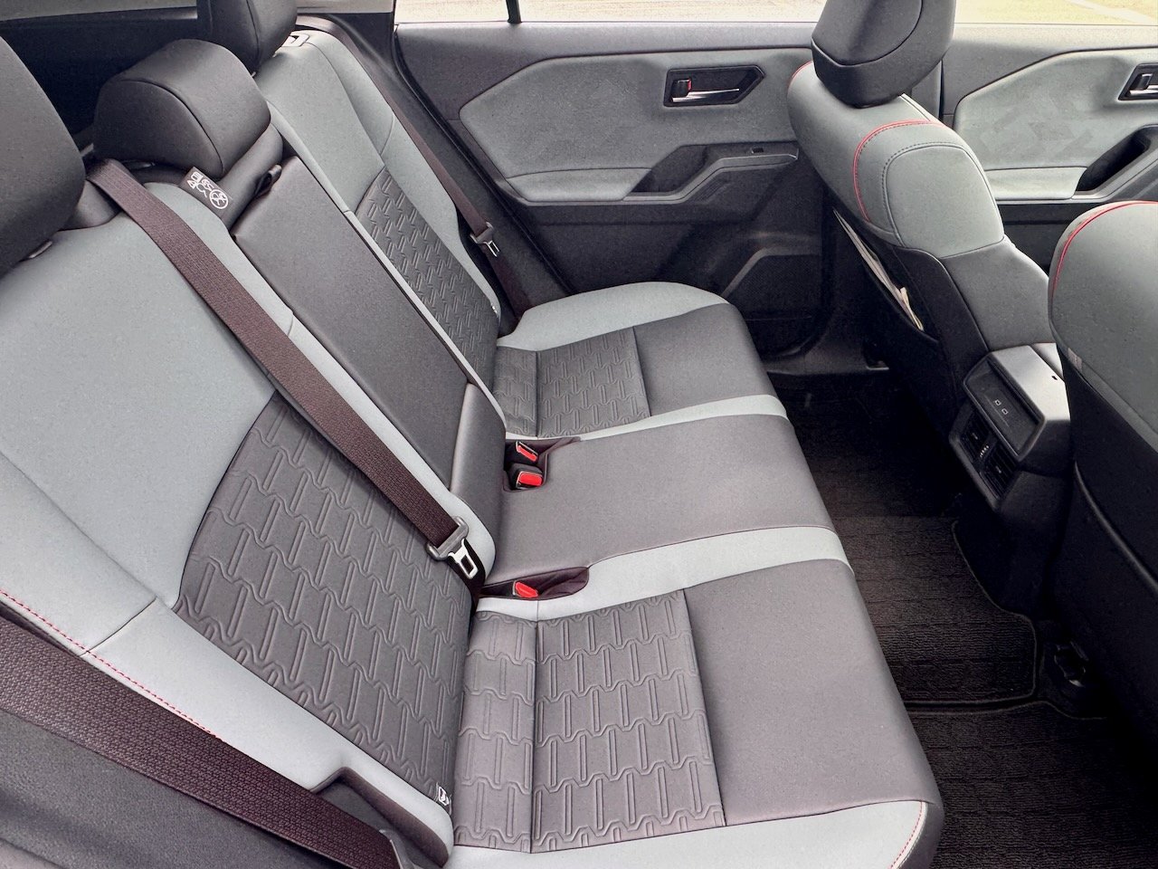 TOYOTA_SUV_RAV4_Adventure_7