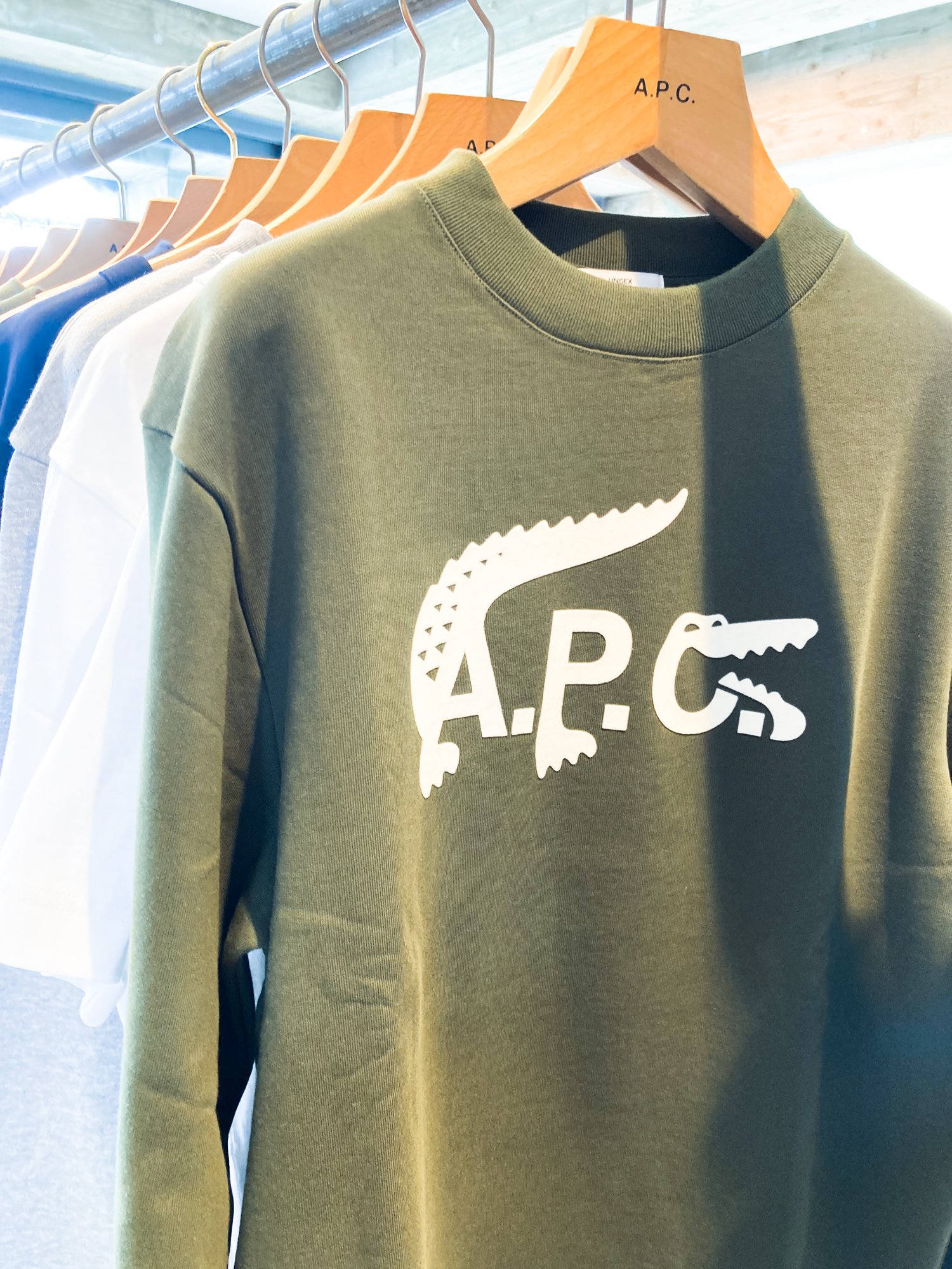 A.P.C.×LACOSTEの実物を見て思った、「これ楽しい！」｜Pen Online