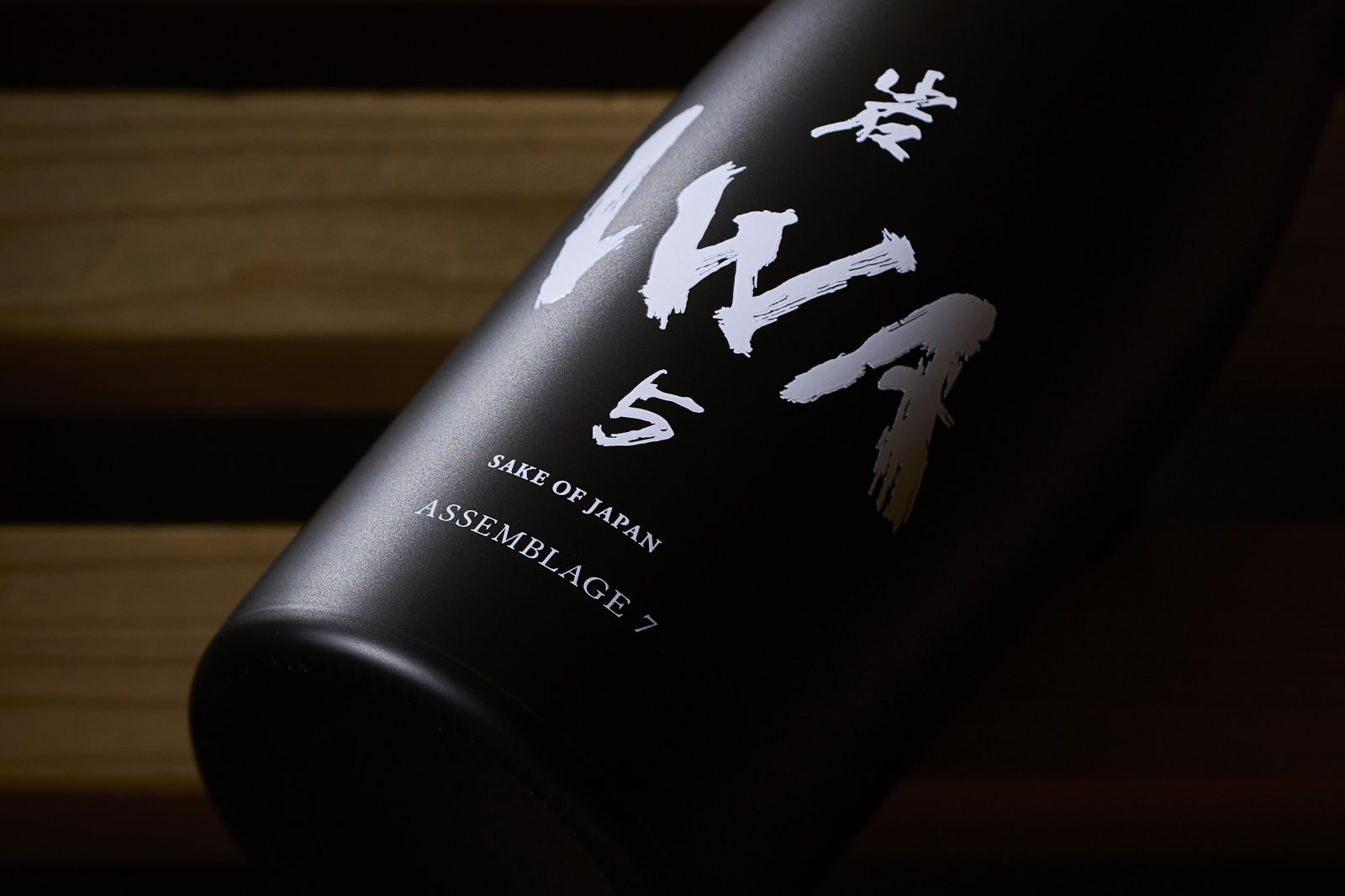 IWA_A7_BottleB Engraving 2.jpg