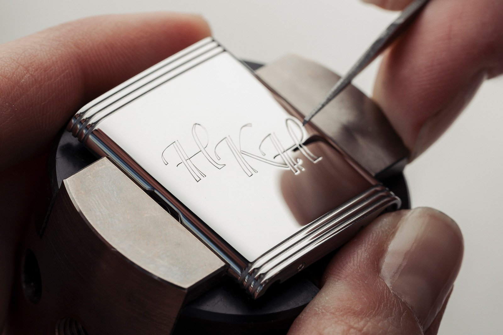 JLC52_nicholas-hoult-personalised-engraving-reverso-@alexteuscher-1.jpg