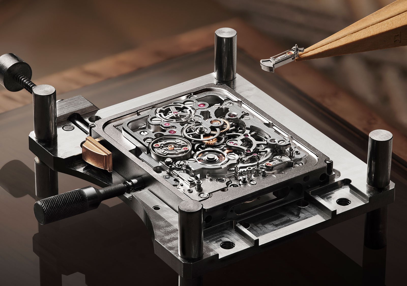 JLC_05_2025-q7122480-reverso-minute-repeater-savoirfaire5-adobe98-16-9.jpg