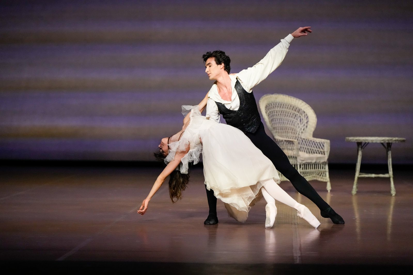 Lady of the Camellias_Aleman&Paixa_RN18304_photo_Roman Novitzky-Stuttgart Ballet.jpg