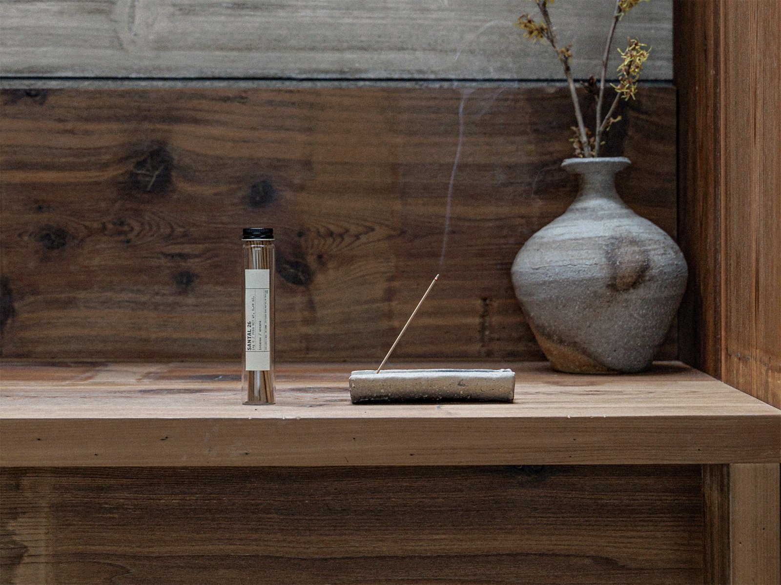 Le Labo_Home_Incense_S26_JP_Holder_Wood_4x3.jpg