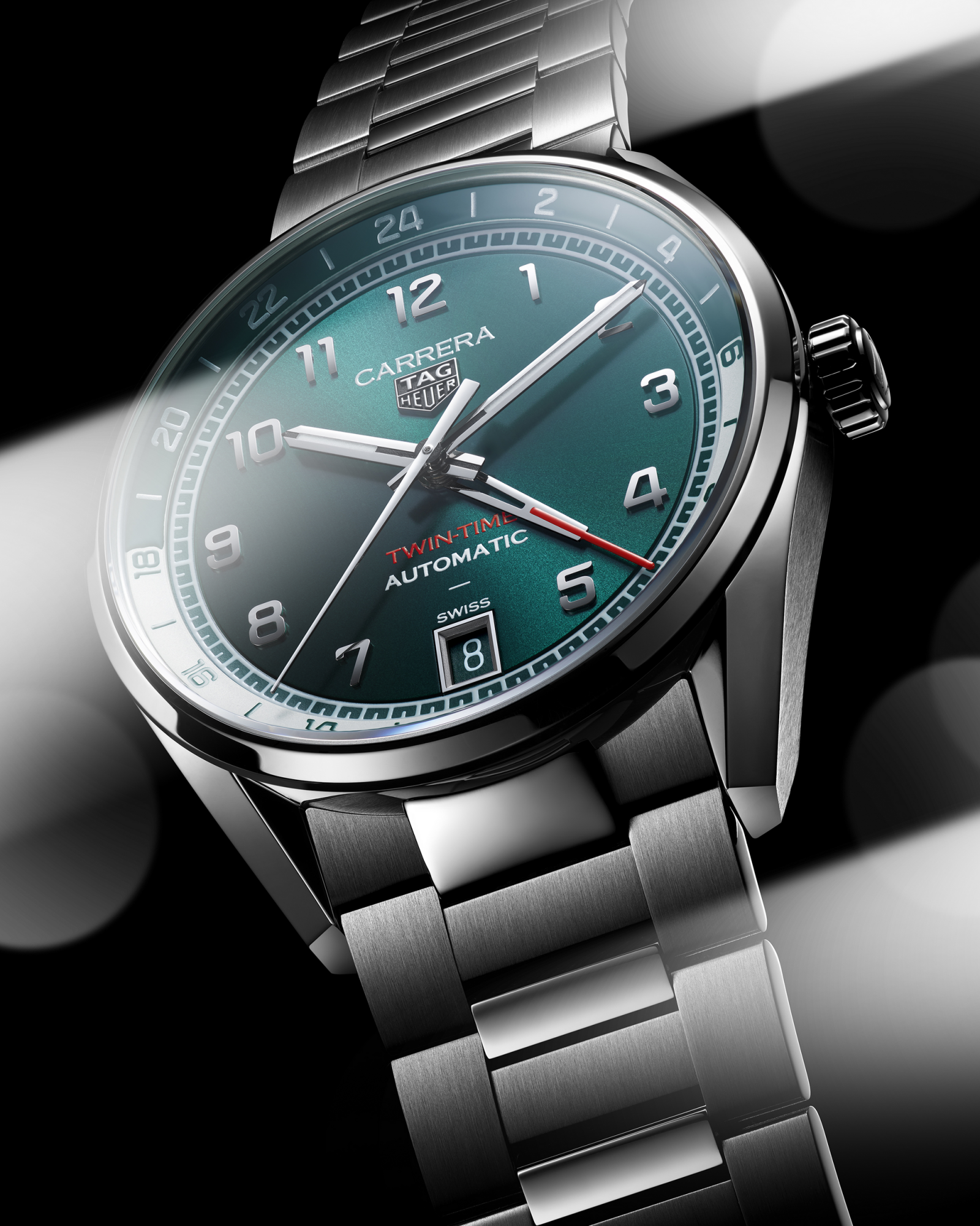 Web 2000px transparent-07-CARRERA_WDA2114.BA0043_HERO_4-5.png