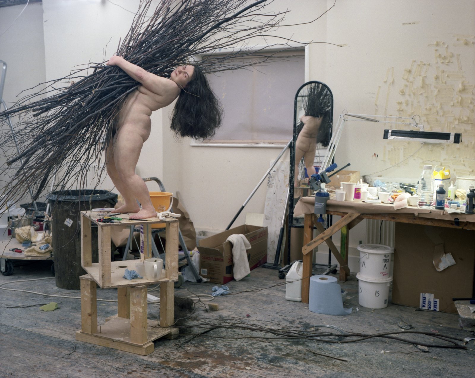 す_RM_20_ Ron Mueck’s_Studio_London_350dpi.jpg