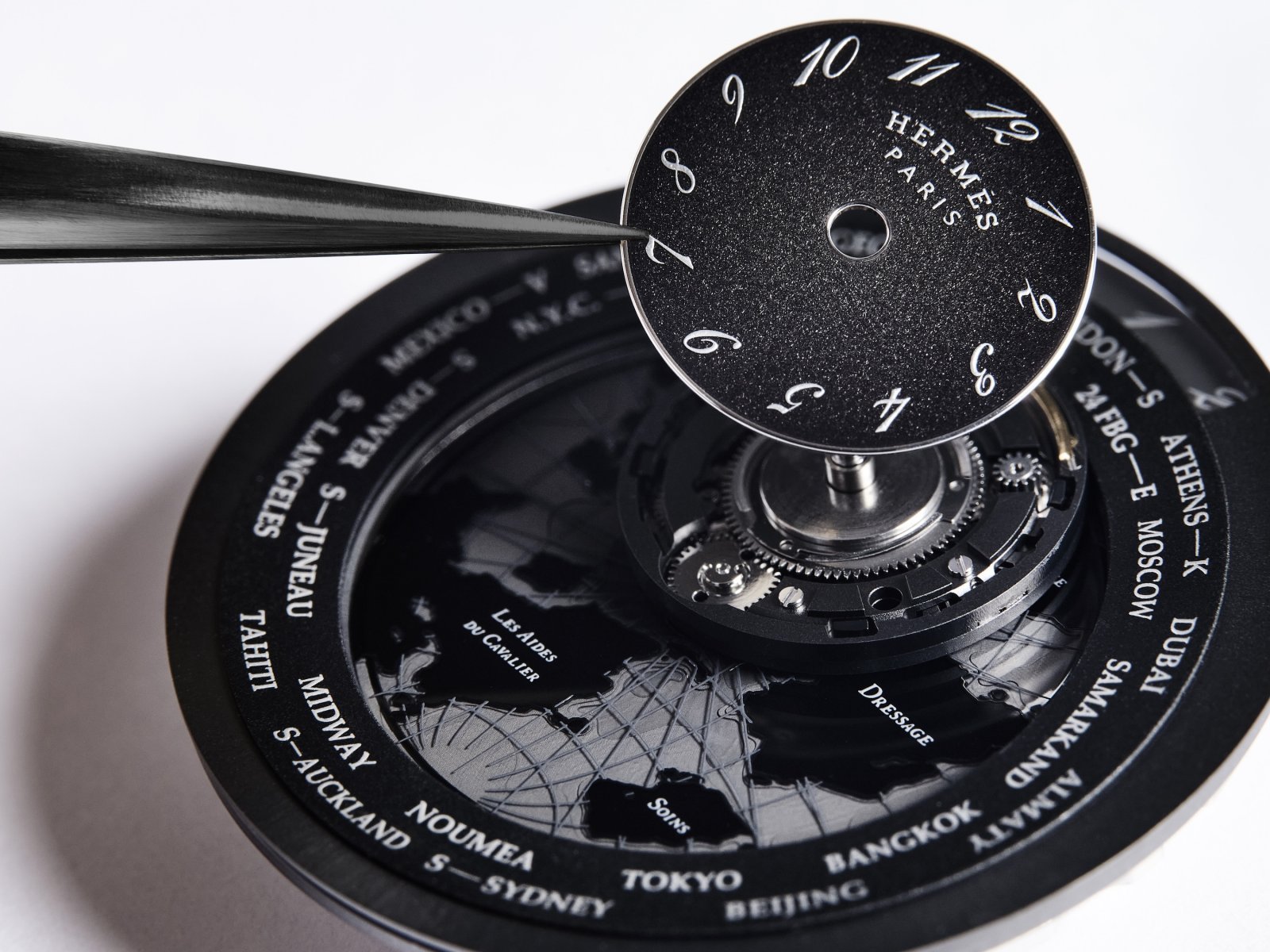 12_Arceau_Le temps voyageur_41_black_making of_1_copyright_David Marchonのコピー.jpg