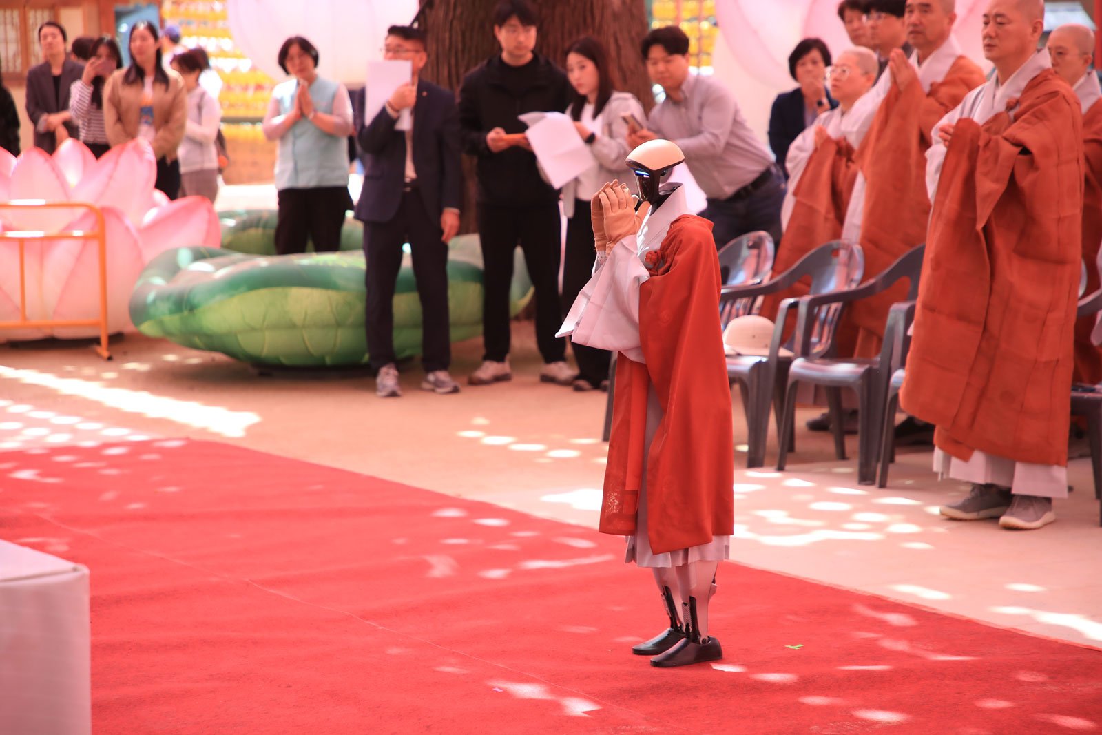 5_Robot-Monk_05.jpg