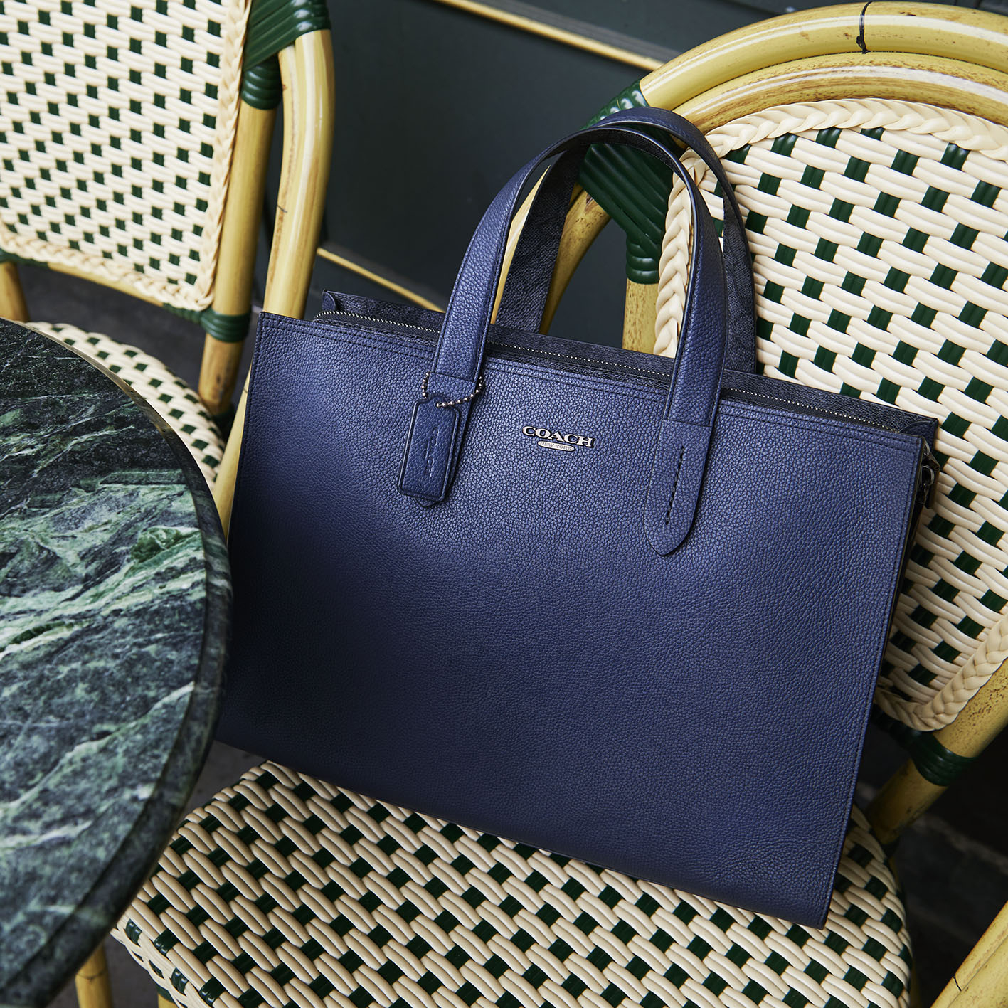 ついにメンズでも登場 コーチ が誇る人気シリーズ チャーリー の最新形 Pen Online