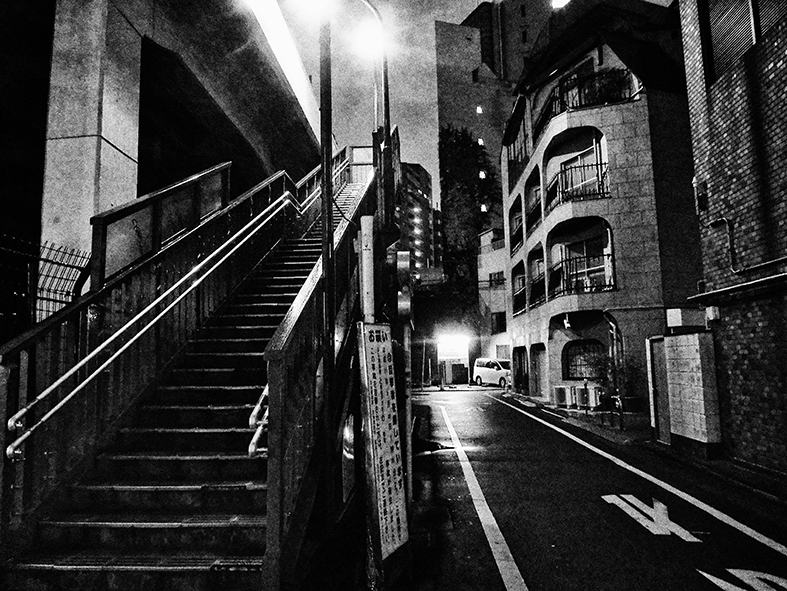 挑発を秘め、東京という都市の破片を写した、森山大道の新作写真集『K 