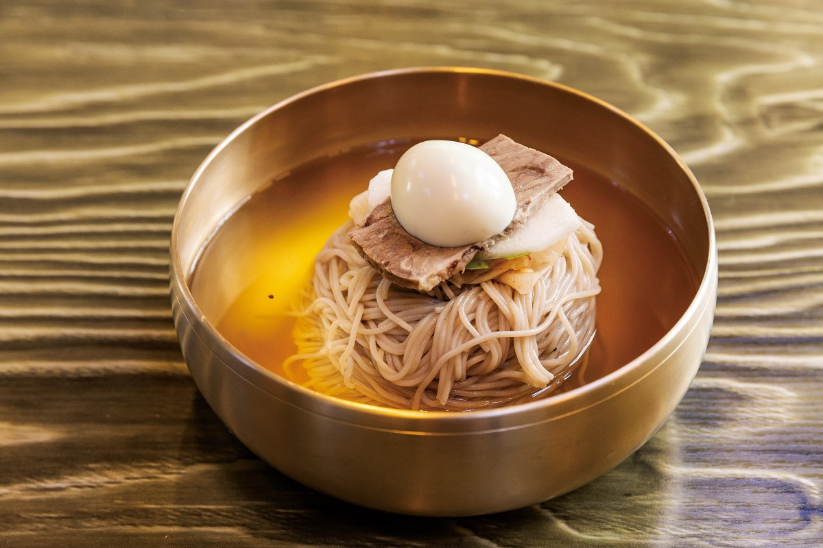 金正恩が南北首脳会談でふるまった 北朝鮮の郷土料理 平壌冷麺 とは Pen Online 金正恩が南北首脳会談でふるまった 北朝鮮の郷土料理 平壌冷麺 とは Pen Online