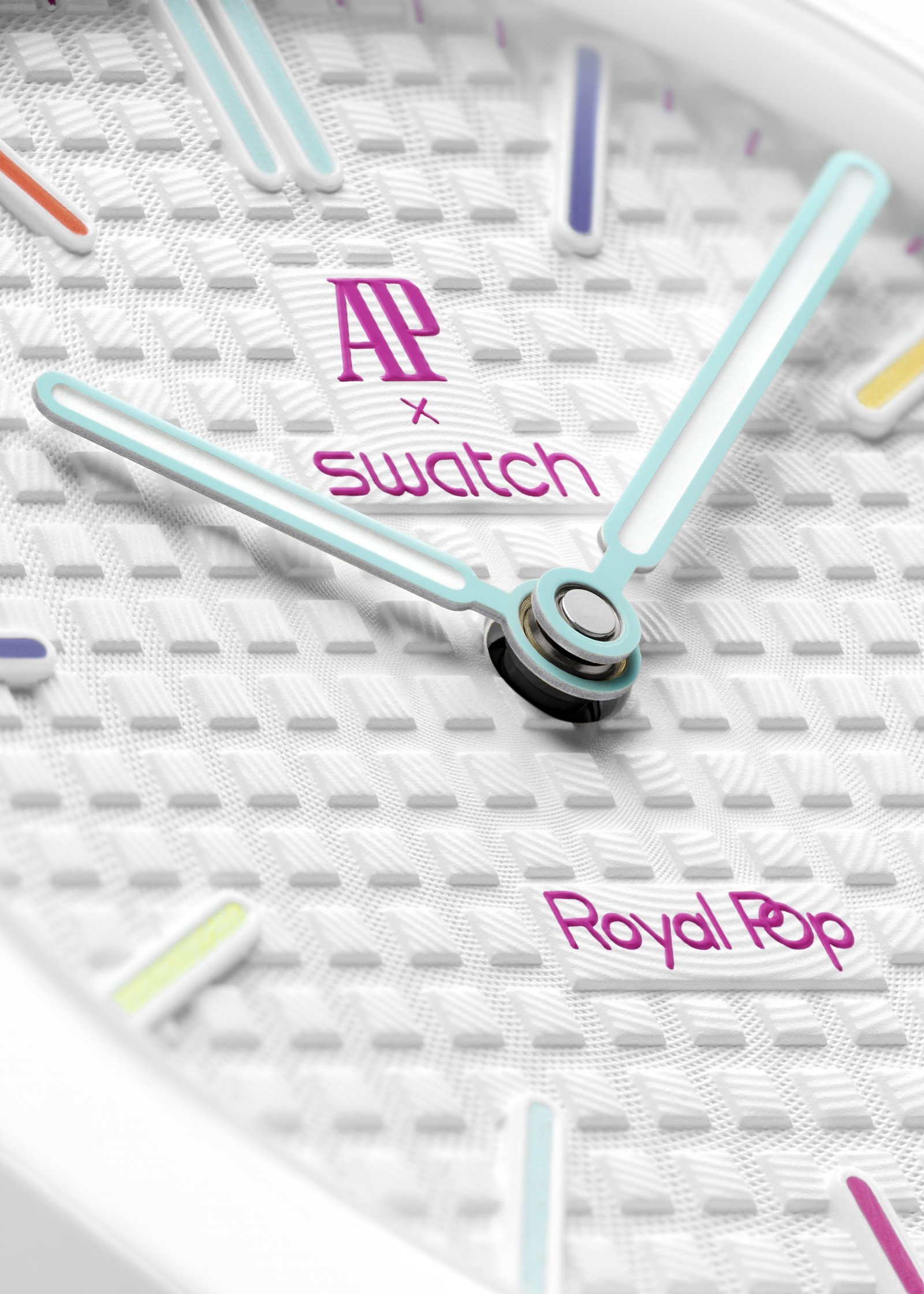 sc01_26_Bioceramic_Royal_Pop_HUIT BLANC_Close-up DIAL_HD.jpg